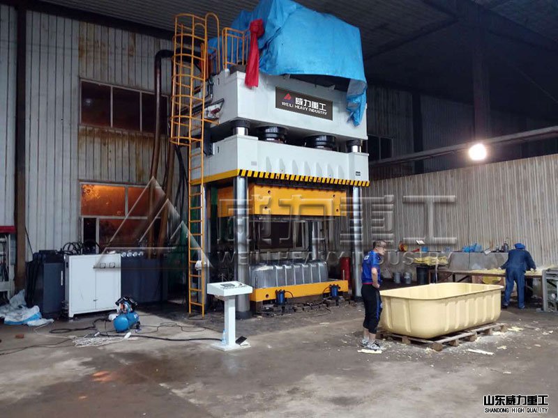 2500吨液压机用于玻璃钢化粪池压制成型
