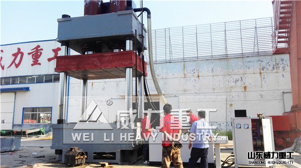 1000吨玻璃钢专用四柱油压机的加工生产过程