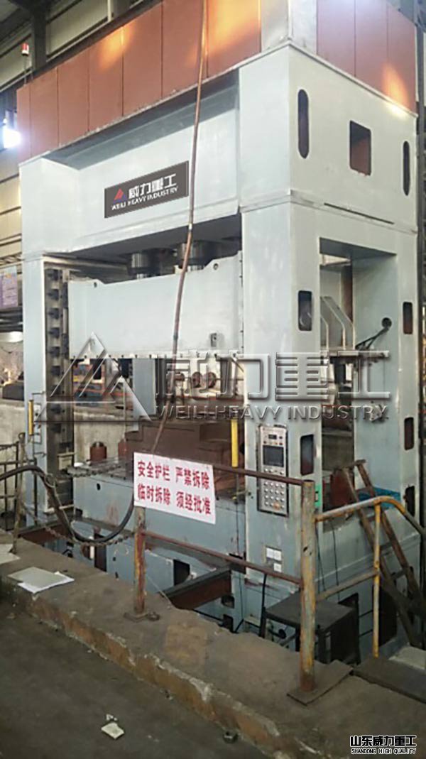 1000吨框架式汽车覆盖件成型液压机加工现场