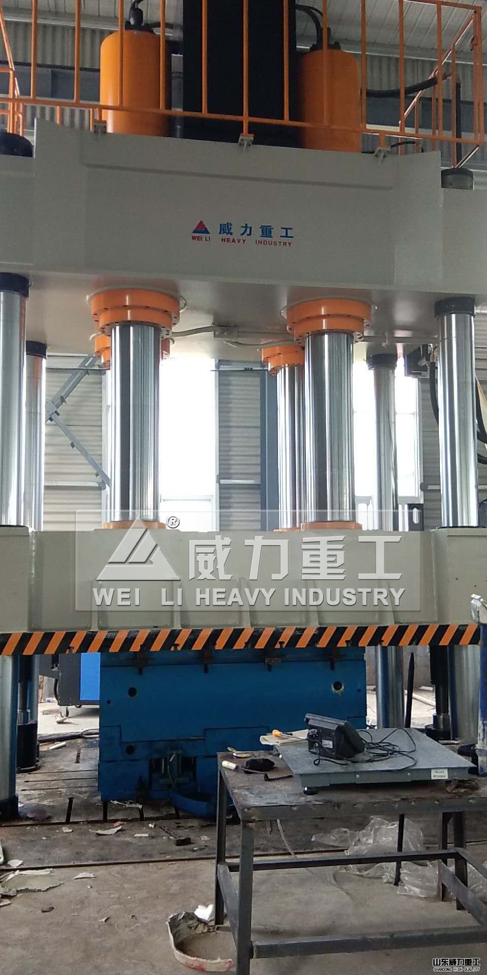 山东威力重工生产1200吨液压机