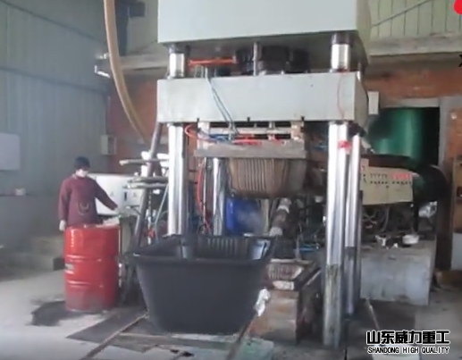 1000吨建筑塑料模壳液压机使用现场